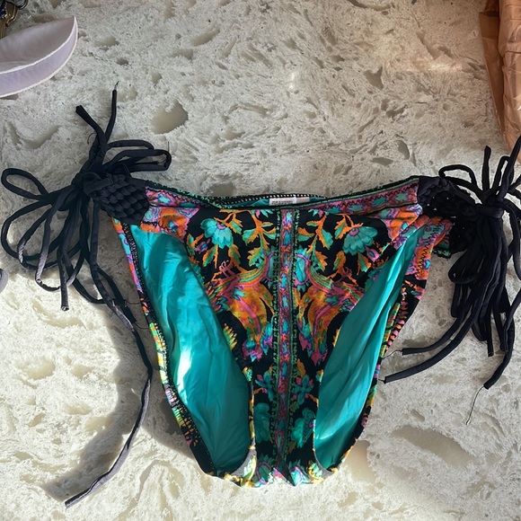 Nanette Lepore King Road Charmer Halter Bikini and String Bottoms - Picture 3 of 8